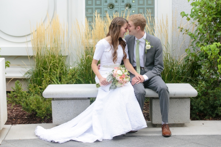 EK-Studios-Utah-Wedding-Photographers-Timpanogos-Temple-wedding-unique-outdoor-reception-013-Blog1(pp_w768_h512)