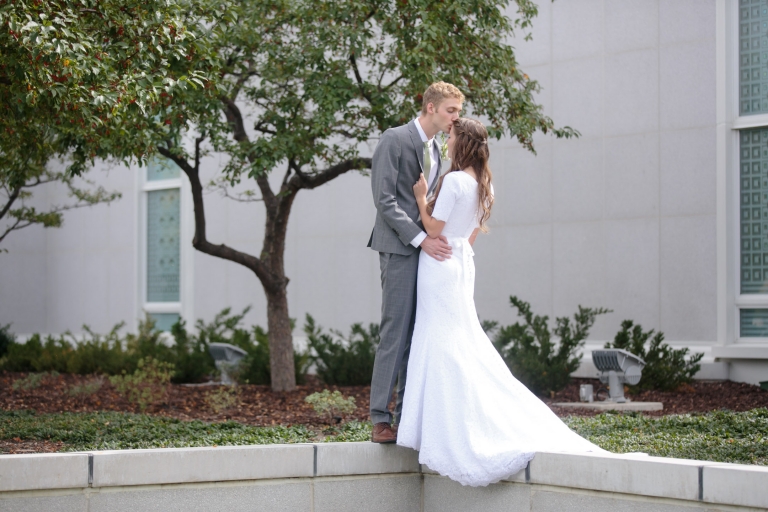 EK-Studios-Utah-Wedding-Photographers-Timpanogos-Temple-wedding-unique-outdoor-reception-015-Blog1(pp_w768_h512)
