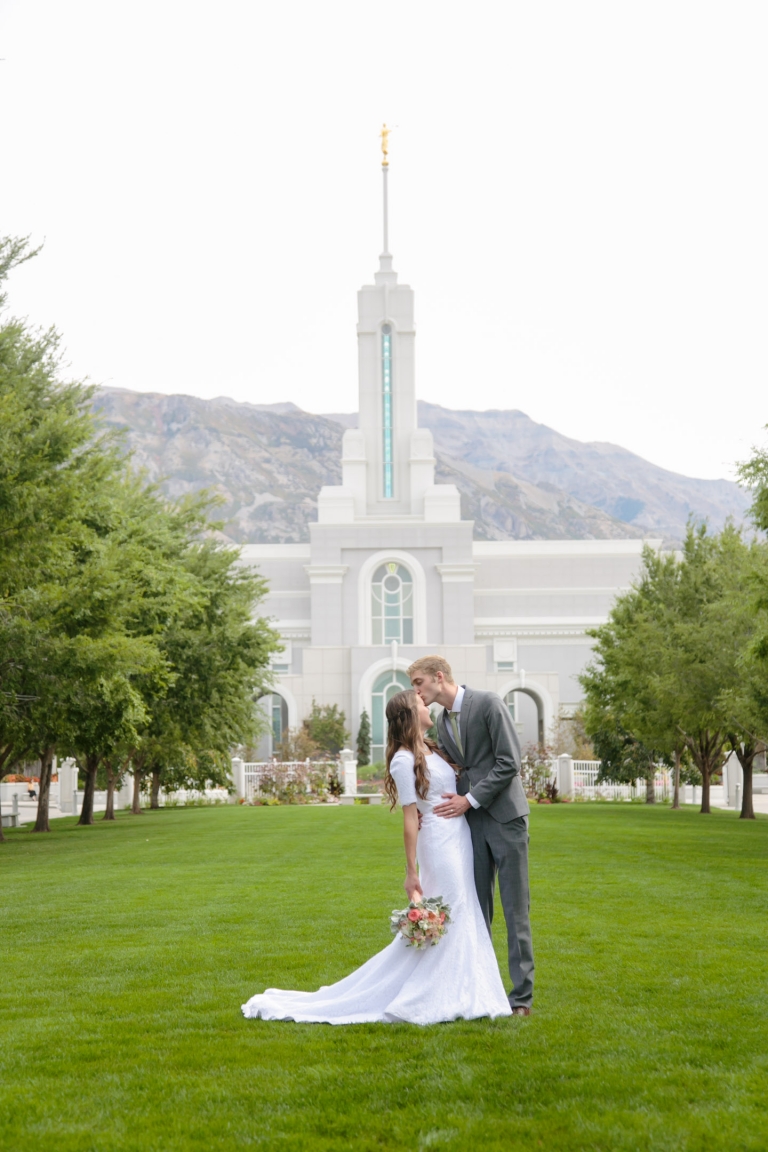 EK-Studios-Utah-Wedding-Photographers-Timpanogos-Temple-wedding-unique-outdoor-reception-016-Blog1(pp_w768_h1152)
