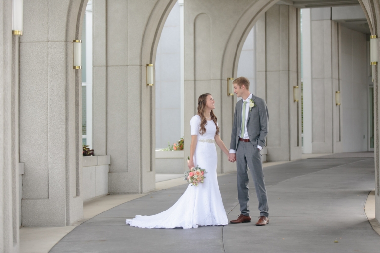 EK-Studios-Utah-Wedding-Photographers-Timpanogos-Temple-wedding-unique-outdoor-reception-018-Blog1(pp_w768_h512)