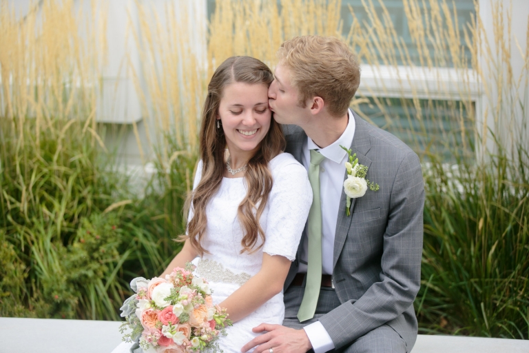 EK-Studios-Utah-Wedding-Photographers-Timpanogos-Temple-wedding-unique-outdoor-reception-020-Blog1(pp_w768_h512)