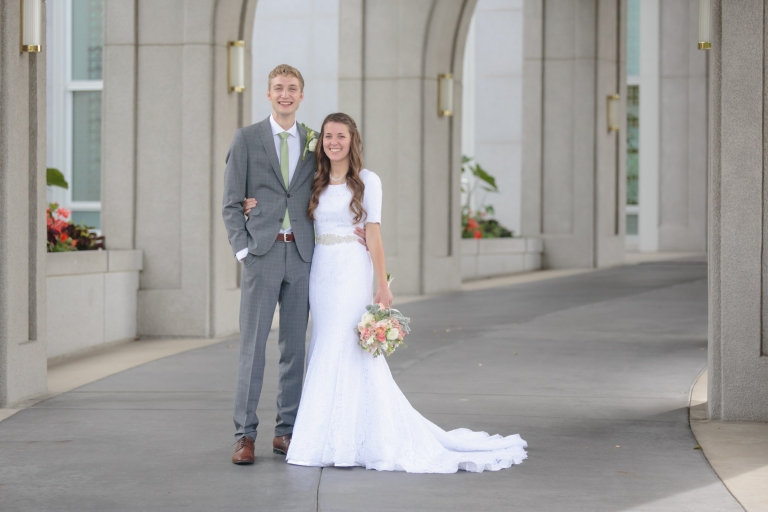 EK-Studios-Utah-Wedding-Photographers-Timpanogos-Temple-wedding-unique-outdoor-reception-022-Blog1(pp_w768_h512)