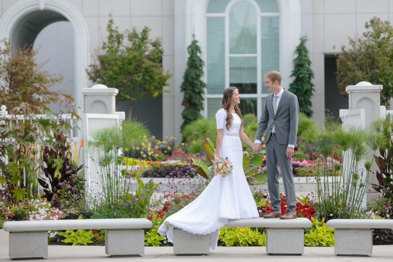 EK-Studios-Utah-Wedding-Photographers-Timpanogos-Temple-wedding-unique-outdoor-reception-024-Blog1(pp_w768_h512)