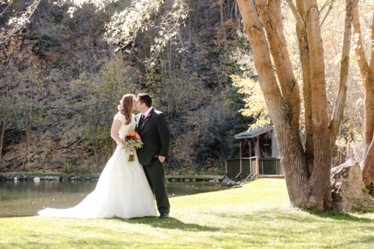 EK-Studios-Utah-Wedding-Photographers-Log-Haven-Wedding-Reception038-Blog(pp_w768_h511)