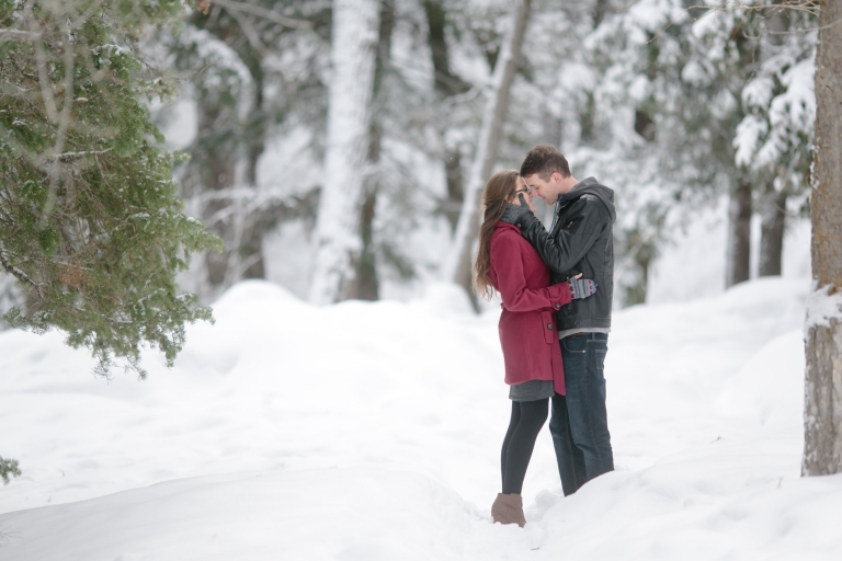 EK-Studios-Utah-Wedding-Photographers-Winter-engaements-in-the-mountains-utah004-Blog(pp_w768_h512)