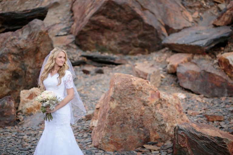 EK-Studios-Utah-Wedding-Photographers-Winter-Mountian-Bridals-Utah-Photography003-Blog(pp_w768_h512)