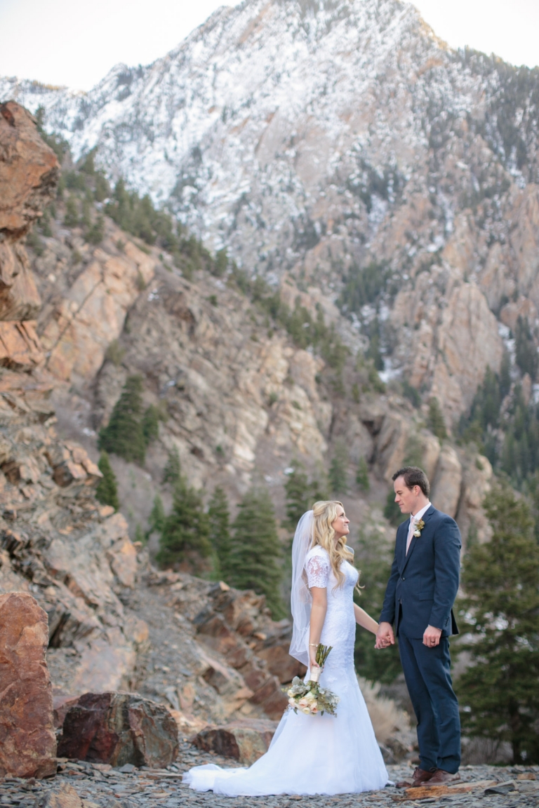 EK-Studios-Utah-Wedding-Photographers-Winter-Mountian-Bridals-Utah-Photography013-Blog(pp_w768_h1152)