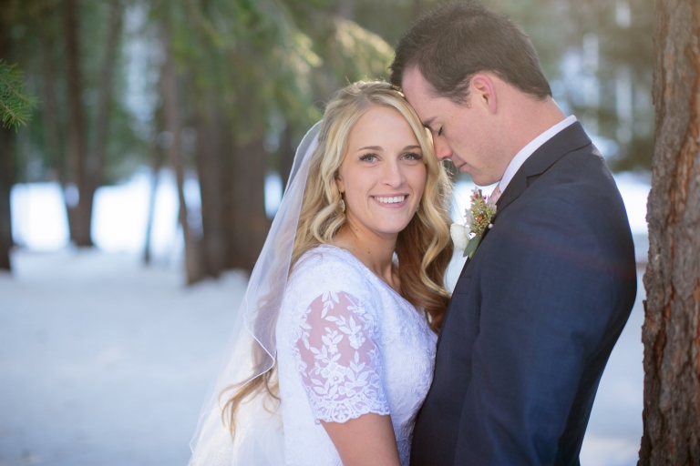 EK-Studios-Utah-Wedding-Photographers-Winter-Mountian-Bridals-Utah-Photography014-Blog(pp_w768_h512)