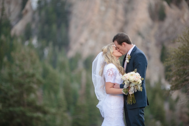 EK-Studios-Utah-Wedding-Photographers-Winter-Mountian-Bridals-Utah-Photography015-Blog(pp_w768_h512)