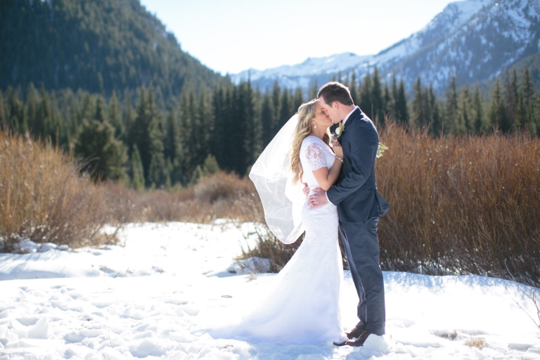 EK-Studios-Utah-Wedding-Photographers-Winter-Mountian-Bridals-Utah-Photography017-Blog(pp_w768_h512)