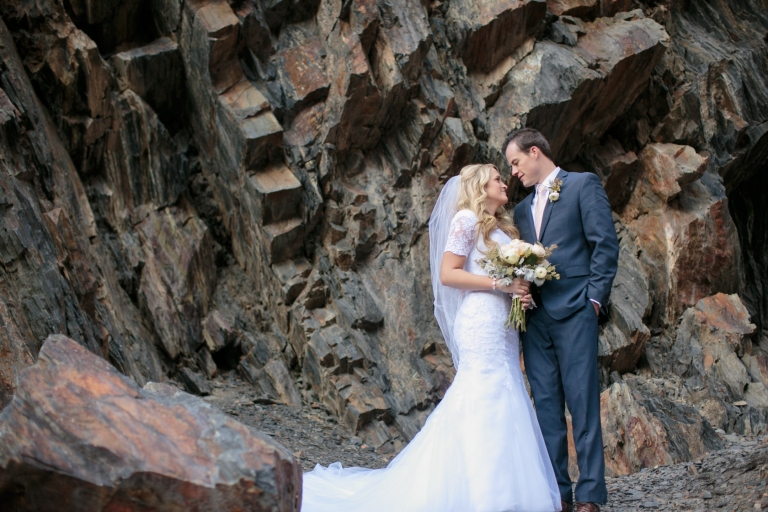 EK-Studios-Utah-Wedding-Photographers-Winter-Mountian-Bridals-Utah-Photography021-Blog(pp_w768_h512)