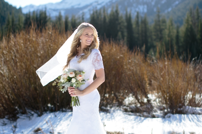 EK-Studios-Utah-Wedding-Photographers-Winter-Mountian-Bridals-Utah-Photography026-Blog(pp_w768_h512)