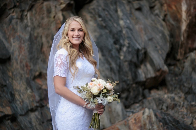 EK-Studios-Utah-Wedding-Photographers-Winter-Mountian-Bridals-Utah-Photography029-Blog(pp_w768_h512)
