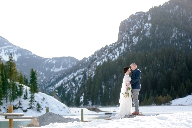 EK-Studios-Utah-Wedding-Photographers-Bridals-in-the-mountians-Utah009-Blog(pp_w768_h512)