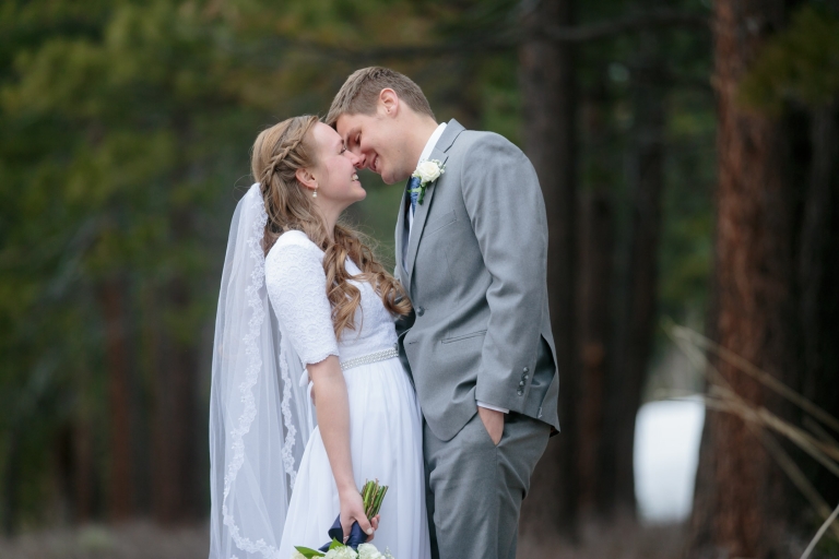EK-Studios-Utah-Wedding-Photographers-Bridals-in-the-woods-pines005-Blog(pp_w768_h512)