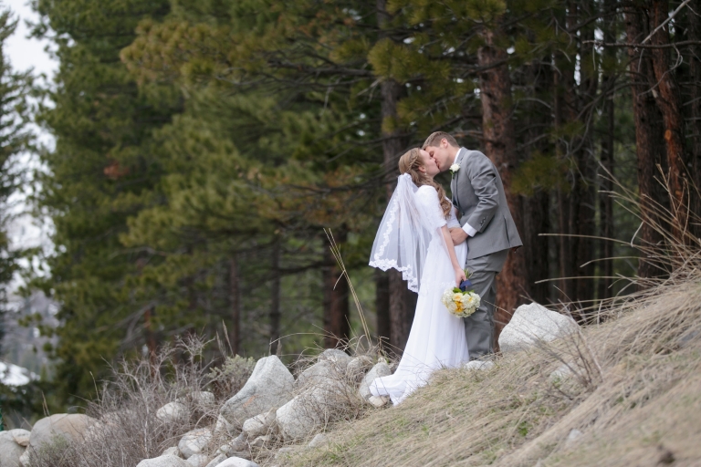 EK-Studios-Utah-Wedding-Photographers-Bridals-in-the-woods-pines007-Blog(pp_w768_h512)