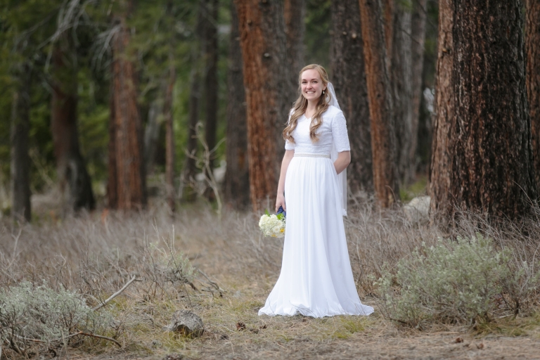 EK-Studios-Utah-Wedding-Photographers-Bridals-in-the-woods-pines008-Blog(pp_w768_h512)