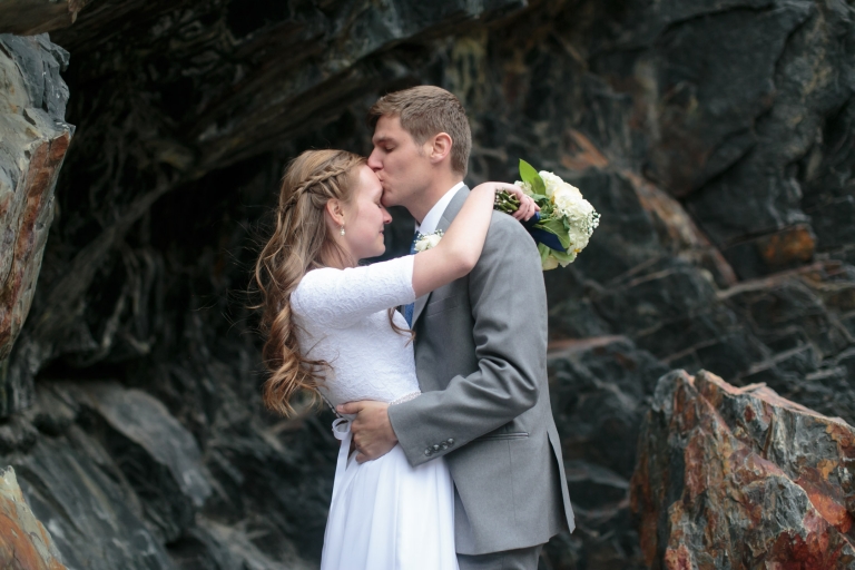 EK-Studios-Utah-Wedding-Photographers-Bridals-in-the-woods-pines009-Blog(pp_w768_h512)