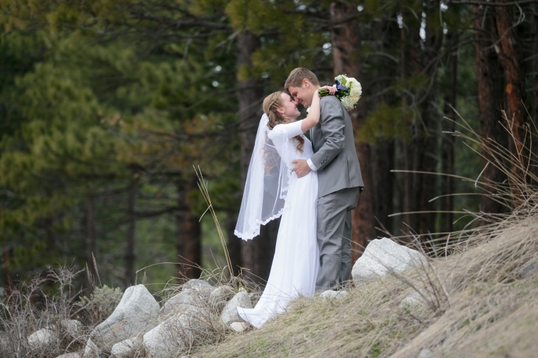 EK-Studios-Utah-Wedding-Photographers-Bridals-in-the-woods-pines012-Blog(pp_w768_h512)