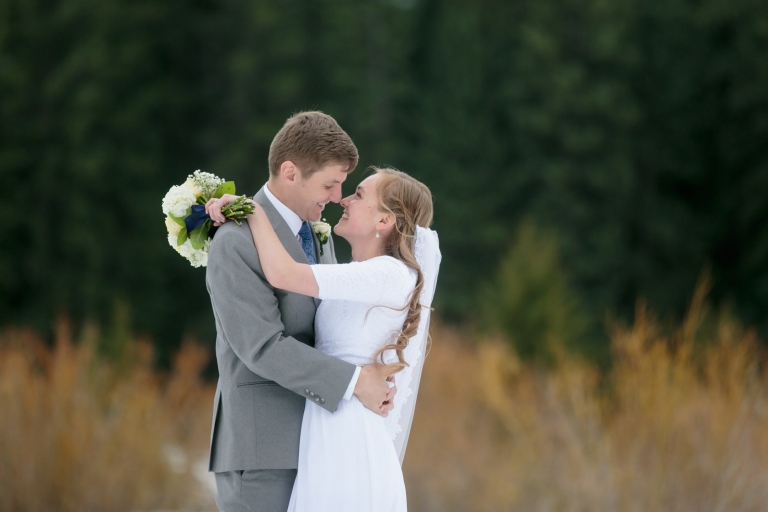 EK-Studios-Utah-Wedding-Photographers-Bridals-in-the-woods-pines021-Blog(pp_w768_h512)