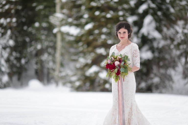 EK-Studios-Utah-Wedding-Photographers-Winter-Bridals-in-the-mountians-woods001-Blog(pp_w768_h512)