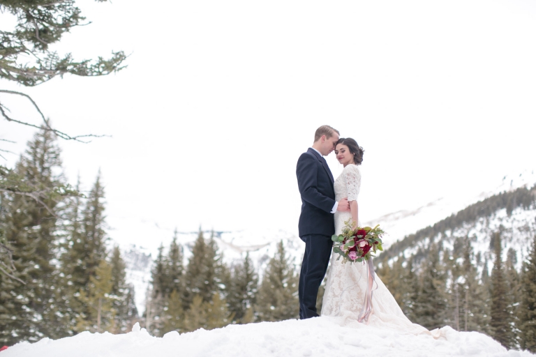 EK-Studios-Utah-Wedding-Photographers-Winter-Bridals-in-the-mountians-woods007-Blog(pp_w768_h512)