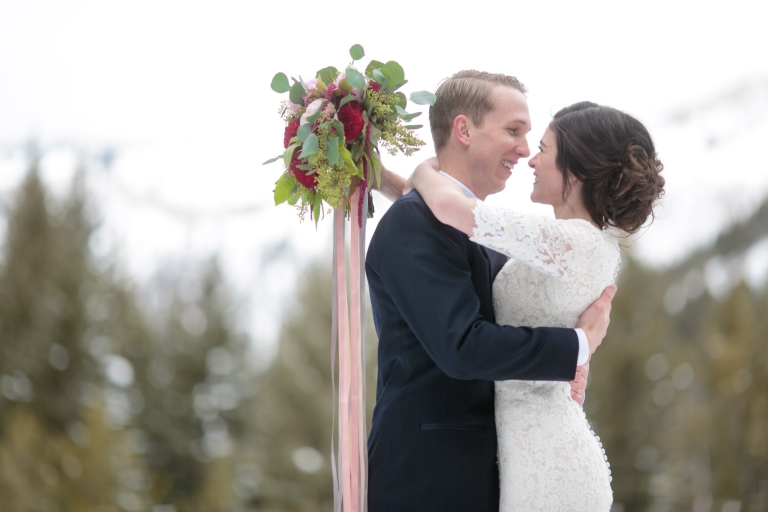 EK-Studios-Utah-Wedding-Photographers-Winter-Bridals-in-the-mountians-woods009-Blog(pp_w768_h512)