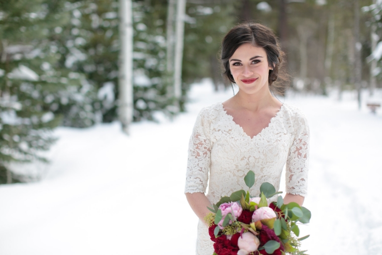 EK-Studios-Utah-Wedding-Photographers-Winter-Bridals-in-the-mountians-woods015-Blog(pp_w768_h512)