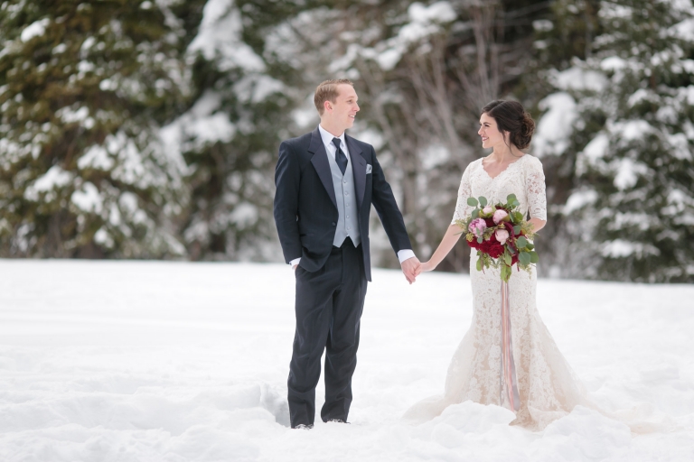 EK-Studios-Utah-Wedding-Photographers-Winter-Bridals-in-the-mountians-woods017-Blog(pp_w768_h512)