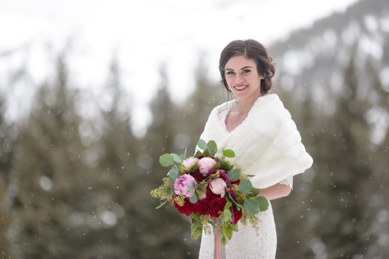 EK-Studios-Utah-Wedding-Photographers-Winter-Bridals-in-the-mountians-woods018-Blog(pp_w768_h512)