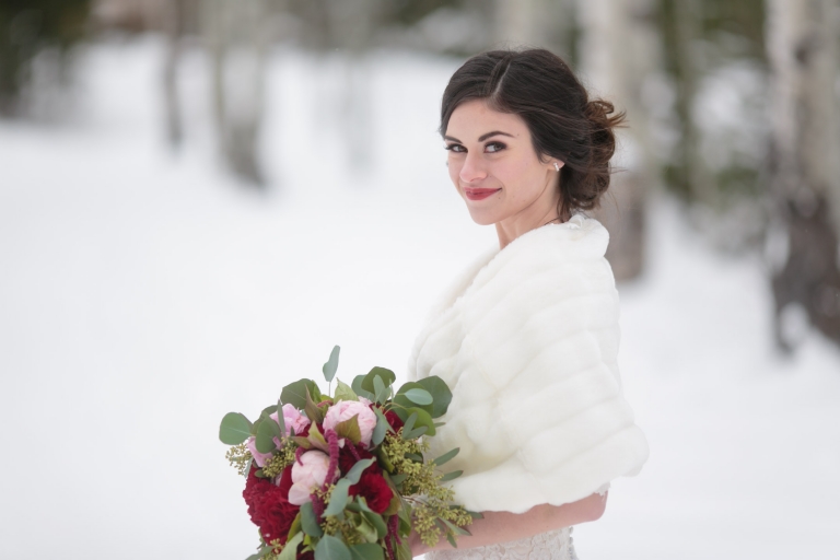 EK-Studios-Utah-Wedding-Photographers-Winter-Bridals-in-the-mountians-woods022-Blog(pp_w768_h512)