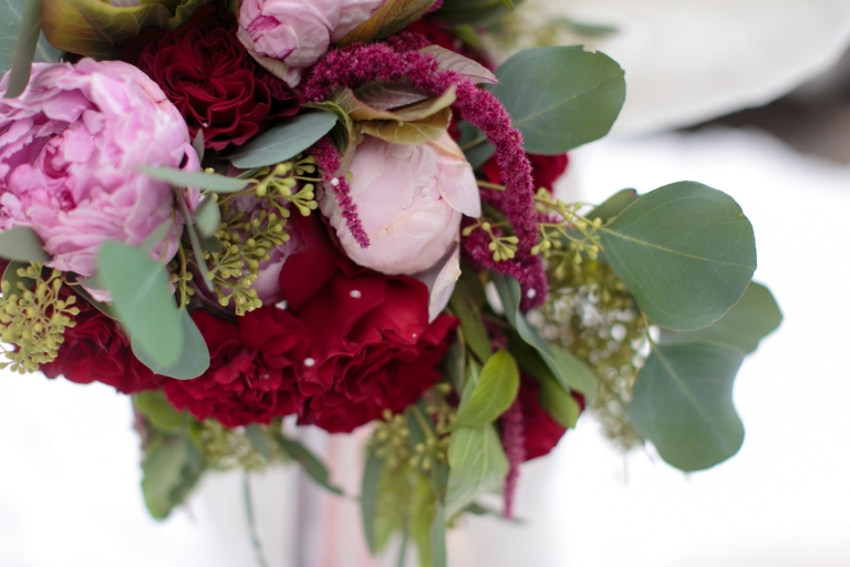 EK-Studios-Utah-Wedding-Photographers-Winter-Bridals-in-the-mountians-woods025-Blog(pp_w768_h512)