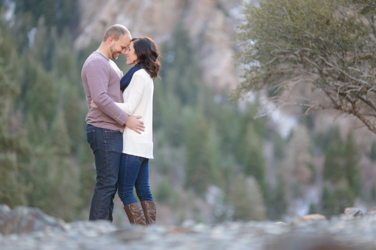 EK-Studios-Utah-Wedding-Photographers-Winter-Engagements-Mountains-UT004-Blog(pp_w768_h512)
