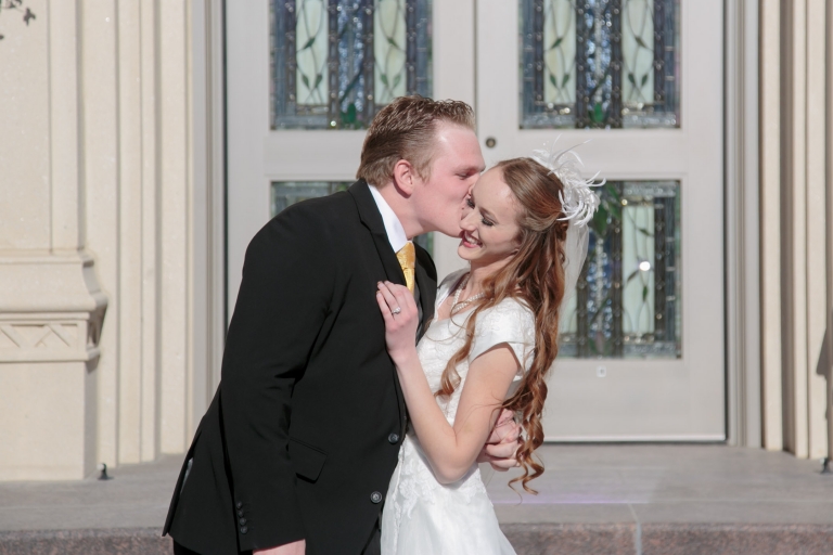 EK-Studios-Utah-Wedding-Photographers-Payson-Temple-Wedding005-Blog(pp_w768_h512)