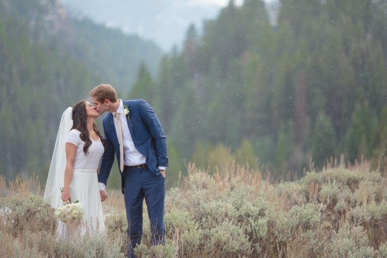 Winter-Mountain-Bridals-Utah-Photography-Utah-Wedding-Photographers-EK-Studios-Photo-Video-010(pp_w768_h512)