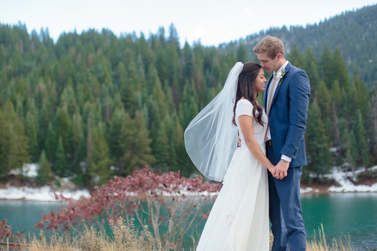 Winter-Mountain-Bridals-Utah-Photography-Utah-Wedding-Photographers-EK-Studios-Photo-Video-018(pp_w768_h512)