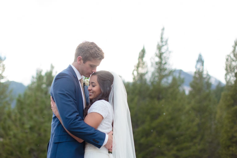 Winter-Mountain-Bridals-Utah-Photography-Utah-Wedding-Photographers-EK-Studios-Photo-Video-025(pp_w768_h512)