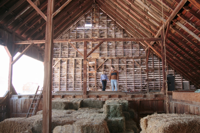 EK-Studios-Utah-Wedding-Photographers-Country-Barn-Engagements016-Blog(pp_w768_h512)