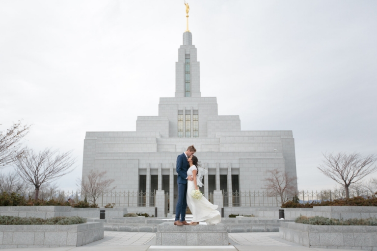 EK-Studios-Utah-Wedding-Photographers-Draper-Temple-Wedding-Sleepy-Ridge-Reception-Utah010-Blog(pp_w768_h512)