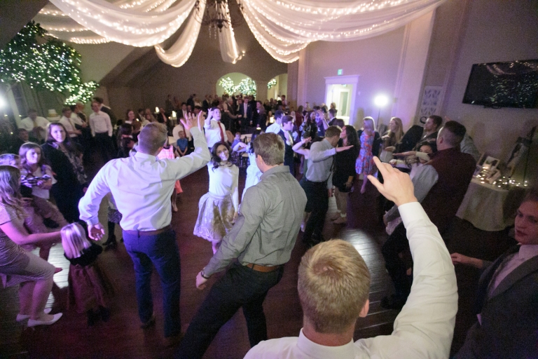 EK-Studios-Utah-Wedding-Photographers-Draper-Temple-Wedding-Sleepy-Ridge-Reception-Utah035-Blog(pp_w768_h512)