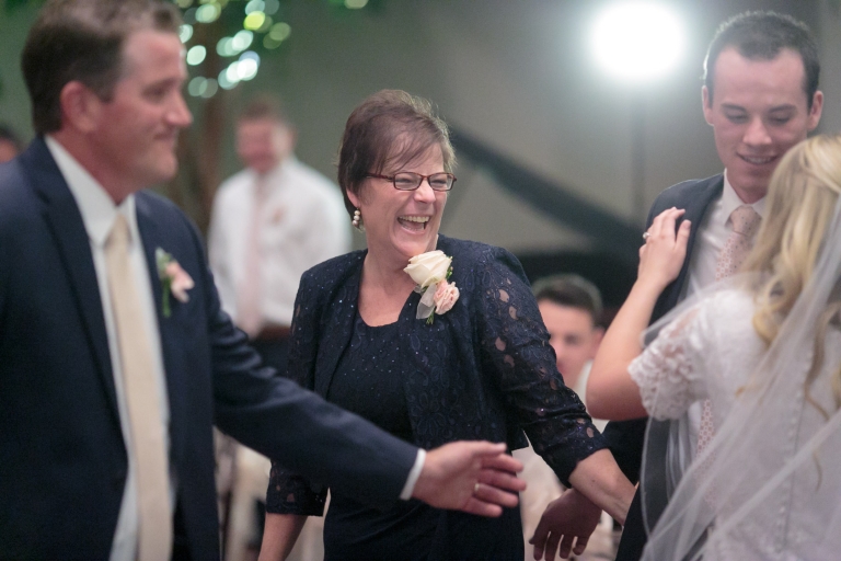 EK-Studios-Utah-Wedding-Photographers-Salt-Lake-temple-Wedding-Sleepy-Ridge-Golf-course-Reception048-Blog(pp_w768_h512)