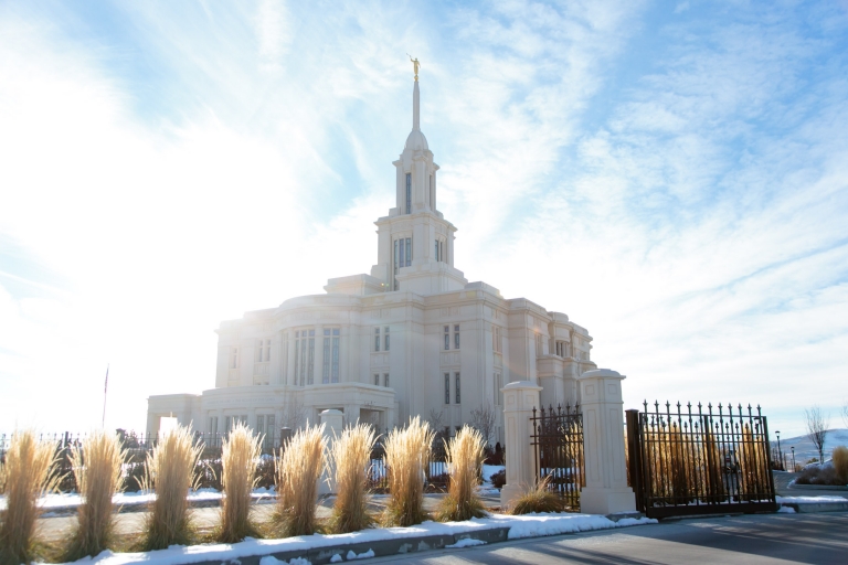 EK-Studios-Utah-Wedding-Photographers-Payson-Temple-Wedding-Photography017-Blog(pp_w768_h512)
