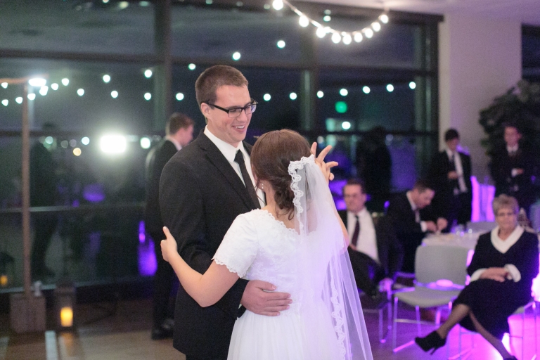 EK-Studios-Utah-Wedding-Photographers-Payson-Temple-Wedding-Photography048-Blog(pp_w768_h512)