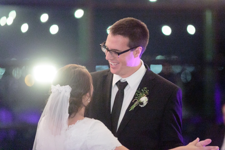 EK-Studios-Utah-Wedding-Photographers-Payson-Temple-Wedding-Photography049-Blog(pp_w768_h512)