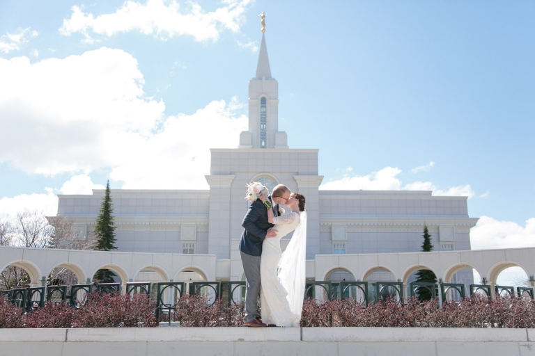 EK-Studios-Utah-Wedding-Photographers-Bountiful-Temple-Wedding-Chantilly-Mansion-Wedding-Reception016-Blog1(pp_w768_h512)