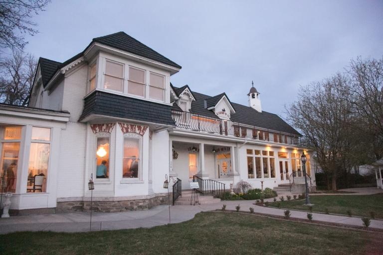 EK-Studios-Utah-Wedding-Photographers-Bountiful-Temple-Wedding-Chantilly-Mansion-Wedding-Reception074-Blog(pp_w768_h512)