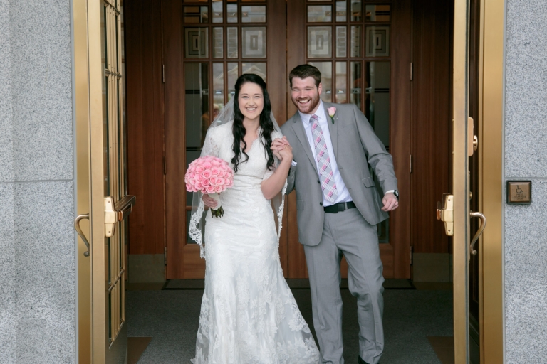 EK-Studios-Utah-Wedding-Photographers-Draper-Temple-Wedding-Utah-photography-blossoms006-Blog(pp_w768_h512)