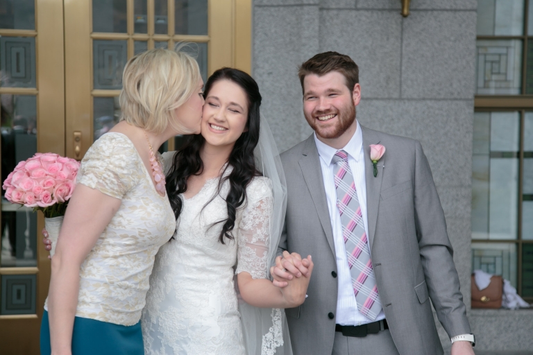 EK-Studios-Utah-Wedding-Photographers-Draper-Temple-Wedding-Utah-photography-blossoms008-Blog(pp_w768_h512)