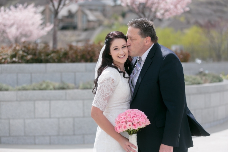 EK-Studios-Utah-Wedding-Photographers-Draper-Temple-Wedding-Utah-photography-blossoms012-Blog(pp_w768_h512)