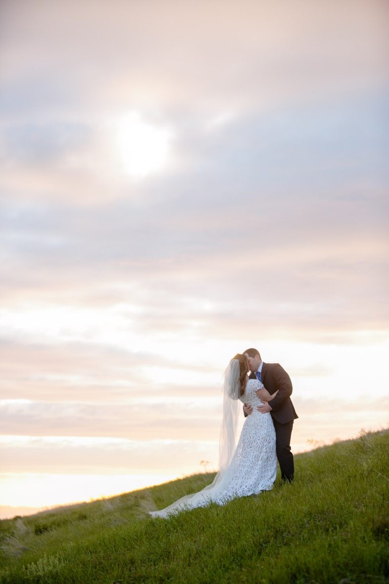 EK-Studios-Utah-Wedding-Photographers-Salt-Lake-City-Photographer-Bridals-wild-flowers-city-overlook-sunset014-Blog(pp_w768_h1152)